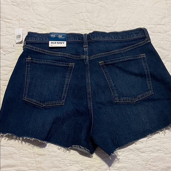 Old Navy Women's Dark Wash Jean Shorts. New with tags. - Picture 2 of 3